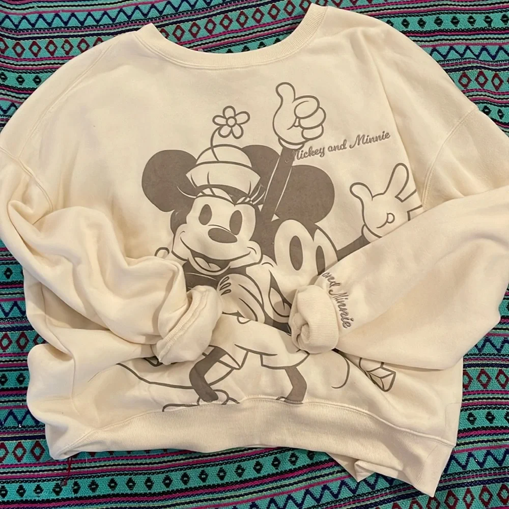 NWT Disney Micky & Minnie Sweatshirt ❤️ - Picture 3 of 5